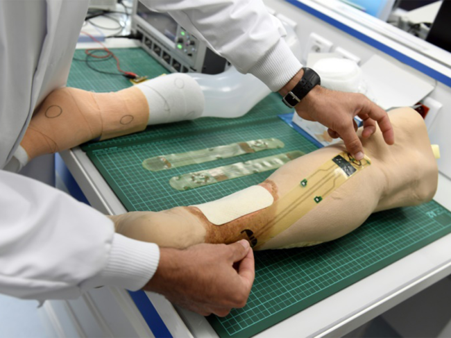 Artificial skin applied to models of the lower leg