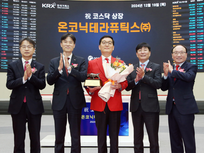 Group photo, including Onconic CEO John Kim, at Kosdaq